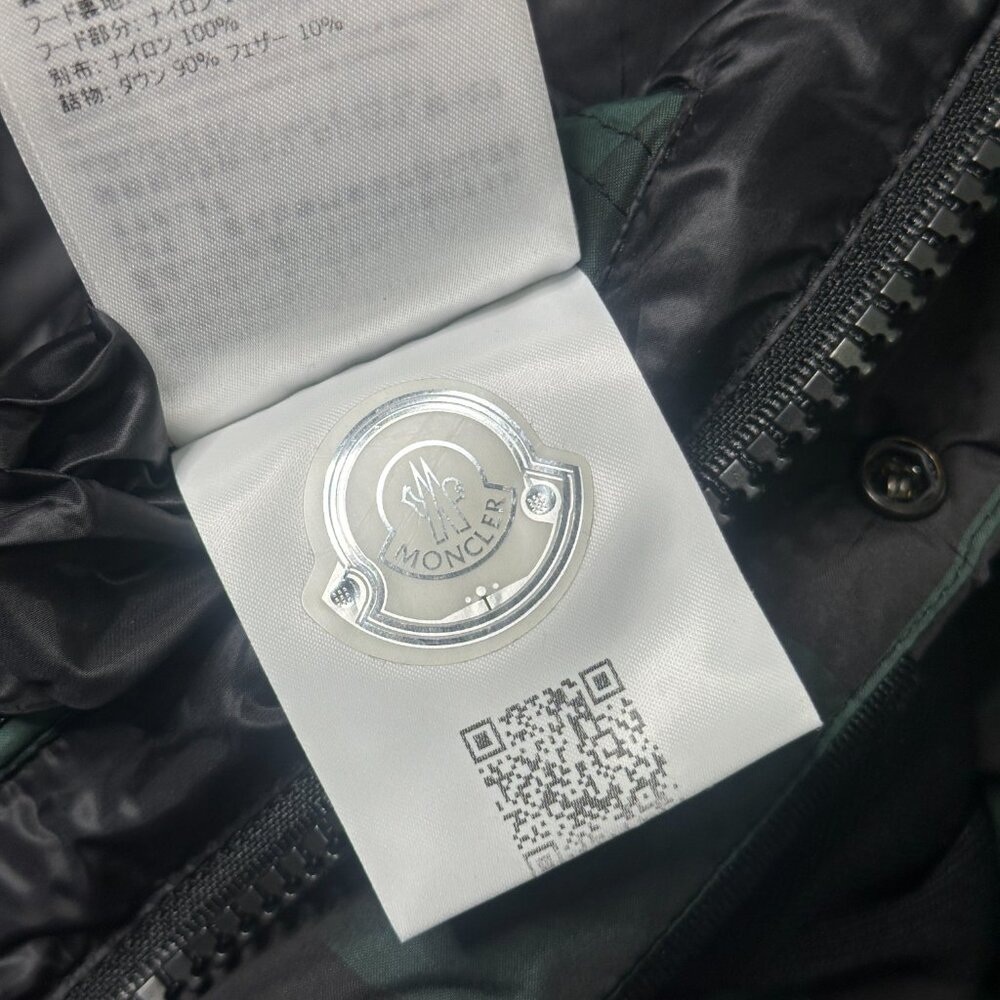 Moncler Aubrac Black & Green Plaid Print Down Jacket Authentic Size 1/Small Mens - Picture 7 of 8